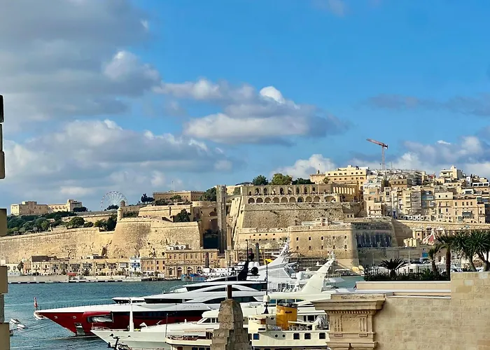 Turretta Stay- 3 Bedroom Townhouse In Vittoriosa, Three Cities Feriehus