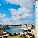 Turretta Stay- 3 Bedroom Townhouse In Vittoriosa, Three Cities Dom wakacyjny Birgu