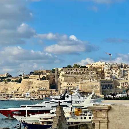 Turretta Stay- 3 Bedroom Townhouse In Vittoriosa, Three Cities Case de vacanță